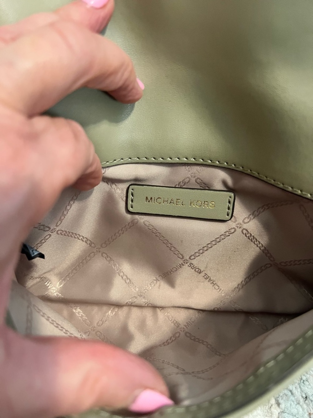 Michael Kors Green Leather Envelope Clutch with Gold Chain.       EUC - Picture 7 of 7